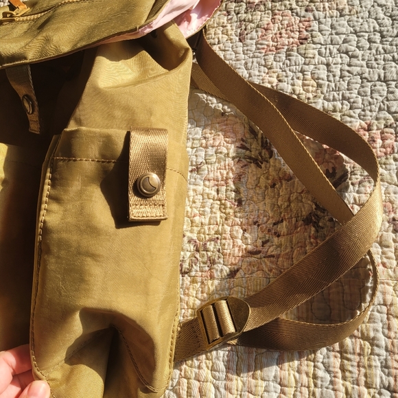 LOLA California Lark large drawstring backpack in khaki - Picture 4 of 8